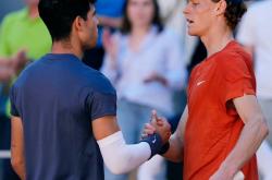 开云体育中国官网-法网险胜温网，兹维列夫带队取胜