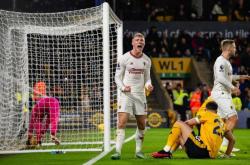 开云平台-关于狼队主场不敌曼联，失去取胜机会的信息