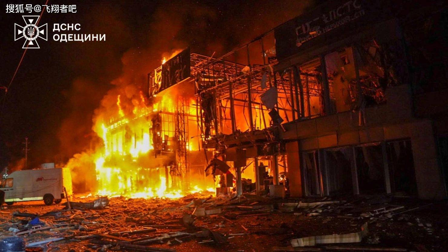 战场犹如赤烈火海，球员誓死拼搏