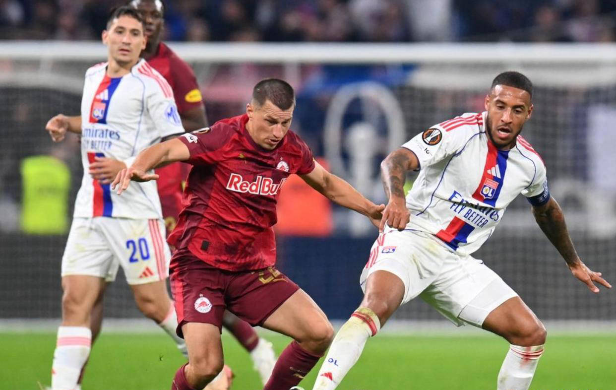 包含里昂球员们在场上展现出强大实力的词条