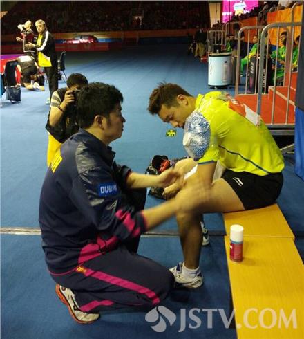 日本队鏖战韩国队,许昕点燃赛场 日本队鏖战韩国队,许昕点燃赛场