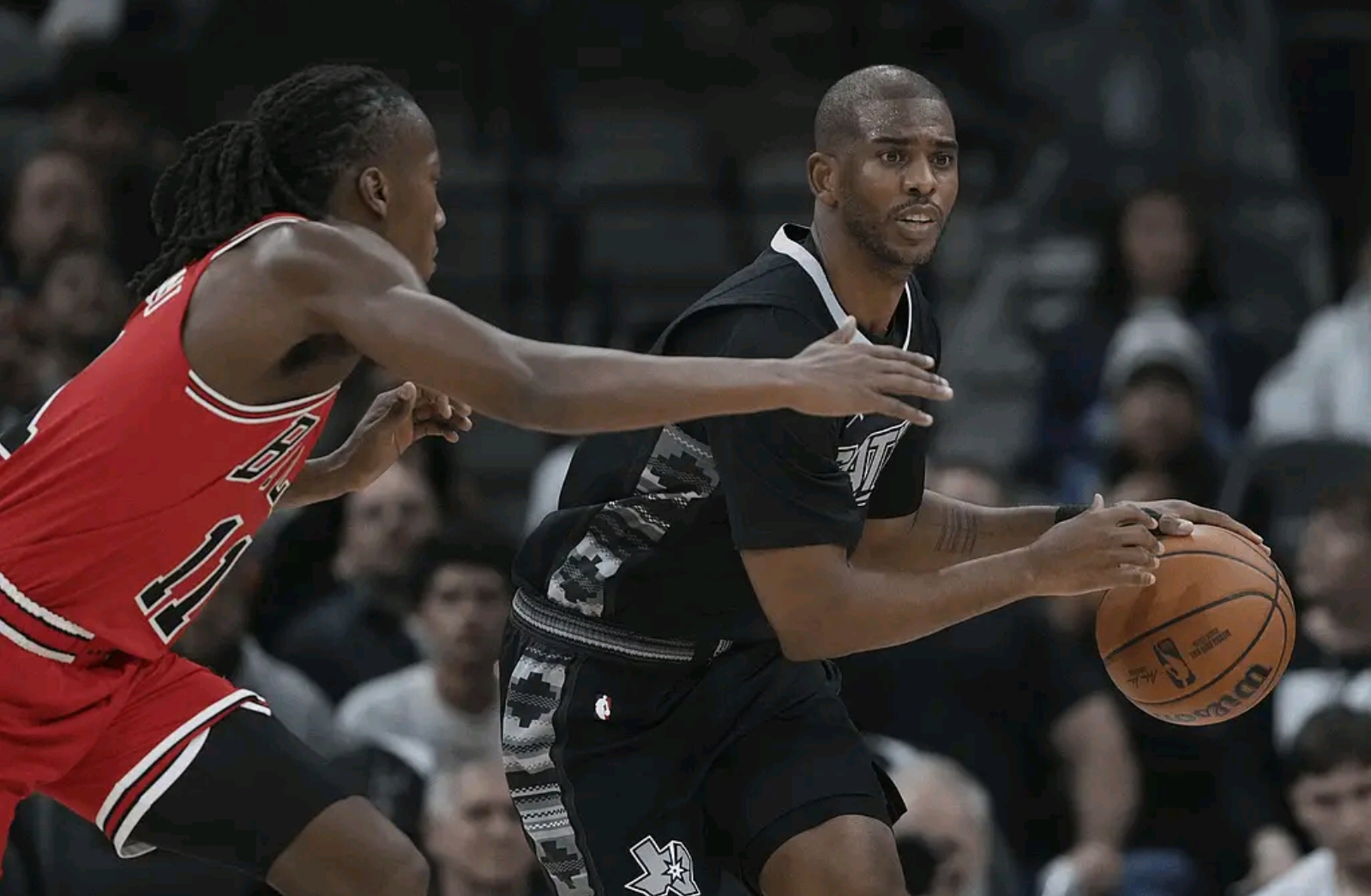 马刺险胜太阳，惊险拿下比赛