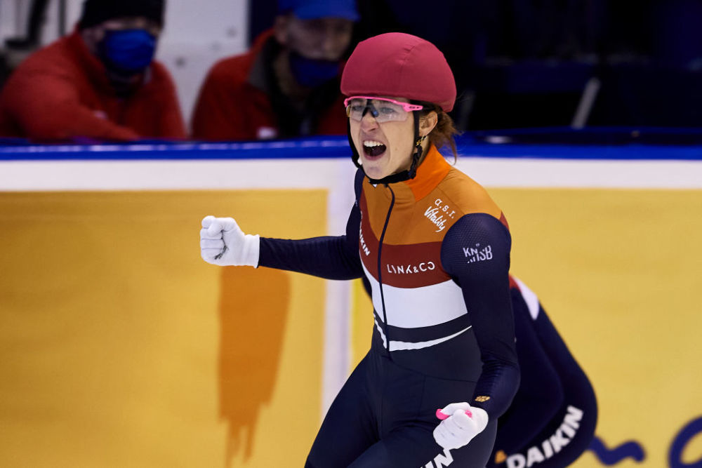 关于荷兰队表现出色，包揽三项冠军的信息