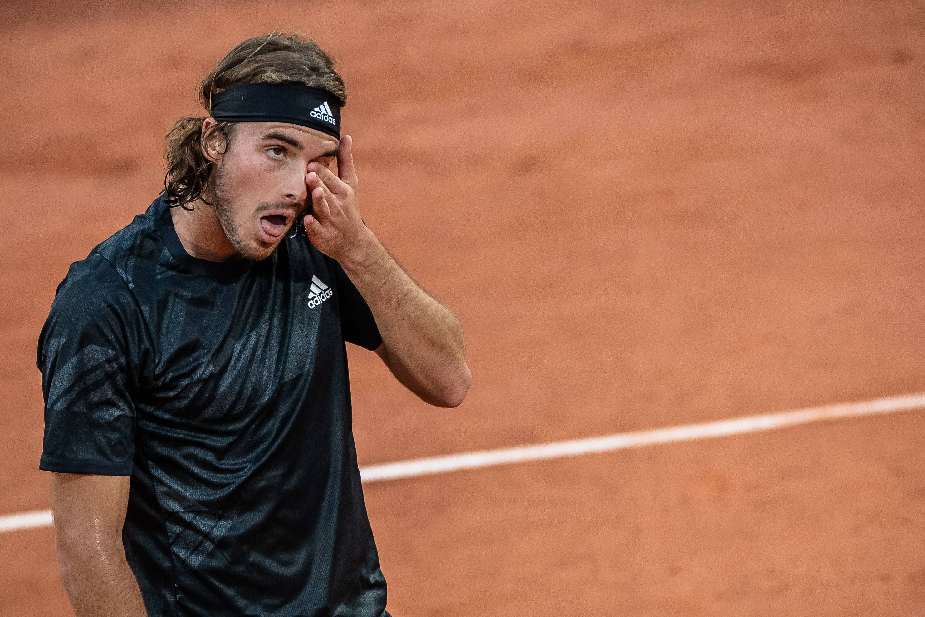 西班牙网球队完胜日本网球队，西西帕斯绝境逆转的简单介绍