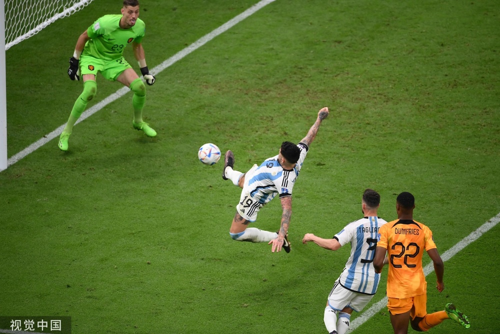 拜仁险胜阿根廷，德容三分雨点燃全场的简单介绍