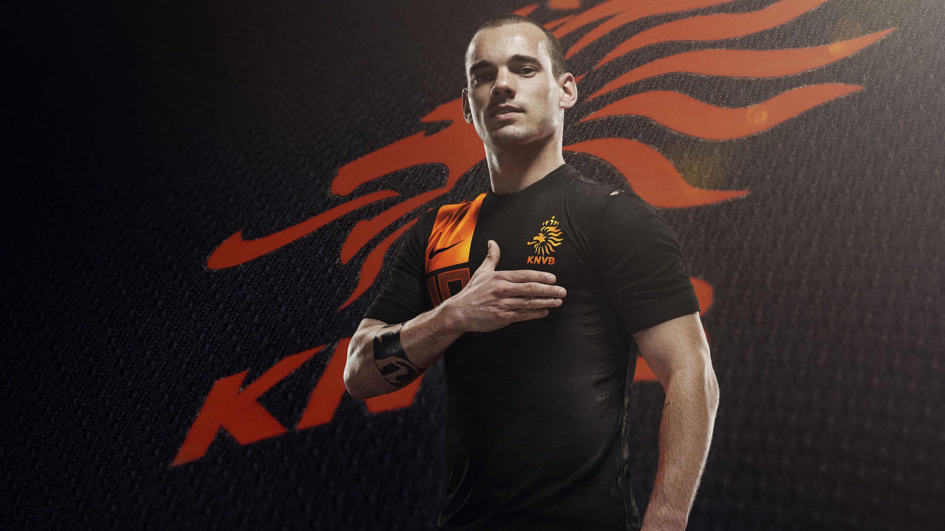 年度焦点之战之夜,富安健洋刷新纪录,亚洲铁卫的欧洲传奇