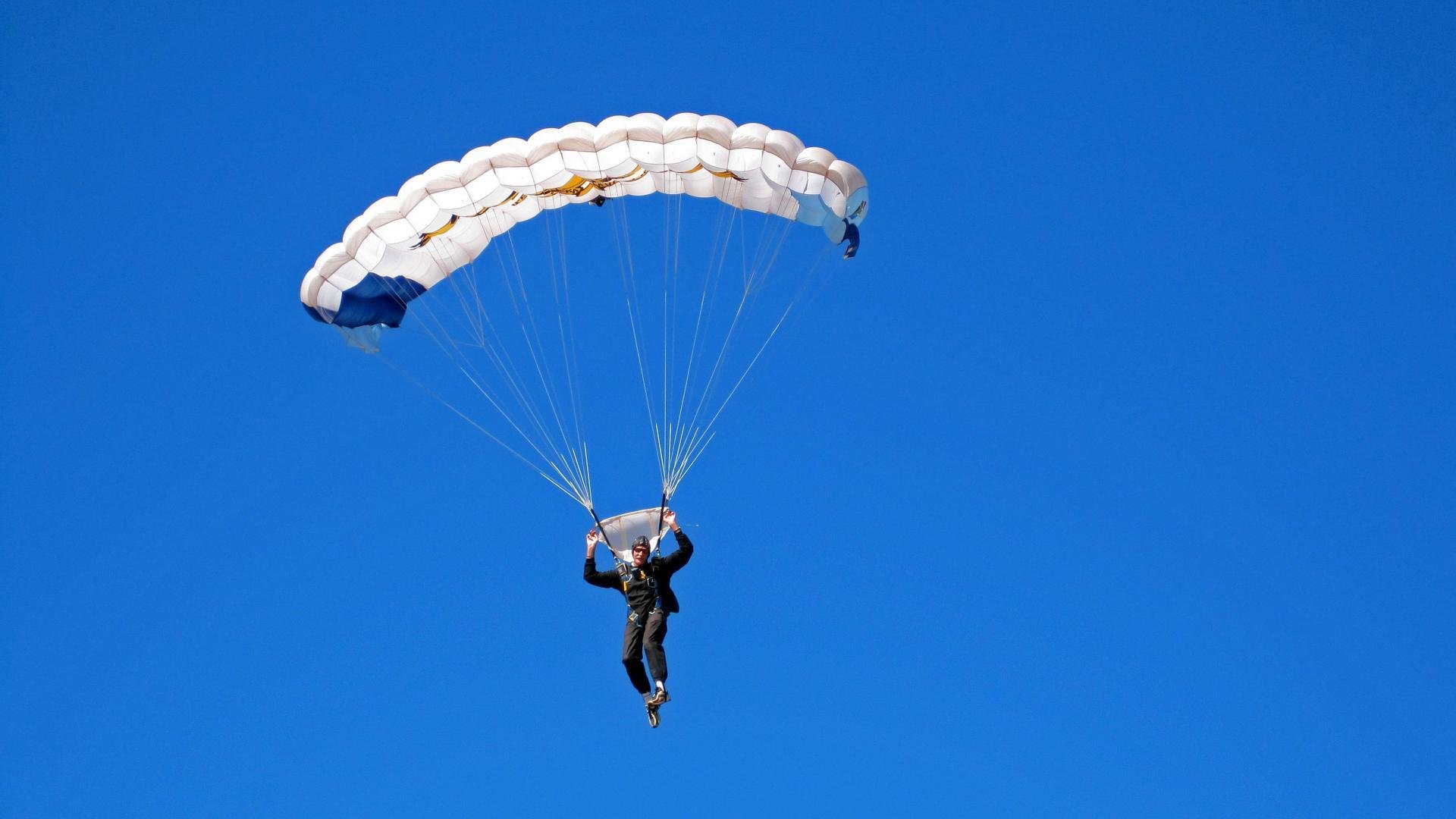 赛道上的绝对主宰，F1年度争冠之夜，皮克发挥堪称完美